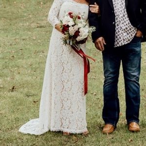 Gorgeous Ivory Lace Wedding Gown